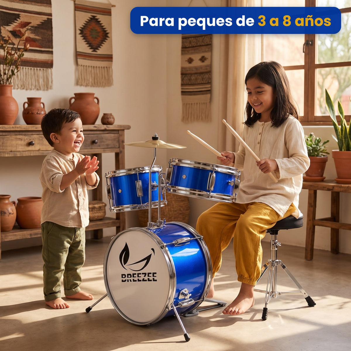 Hermanos tocando la batería infantil BREEZEE, para peques de 3 a 8 años