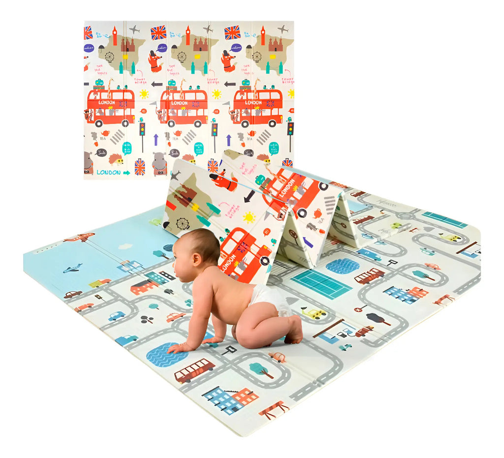 Tapete infantil BREEZEE doble vista desplegado con bebé gateando, cara Londres y cara ciudad con calles