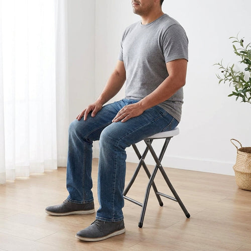 Adulto sentado en banco plegable BREEZEE, soporta 120 kg