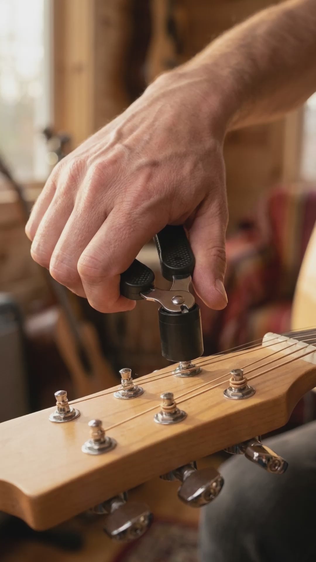 BREEZEE Encordador de guitarra 3 en 1 - video